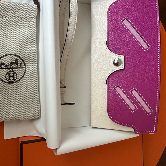 Hermes In The Loop Wink Glasses Case - Picture 10 of 10